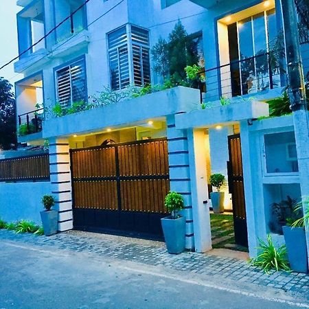8 Plus Luxury Apartments Negombo Exteriör bild