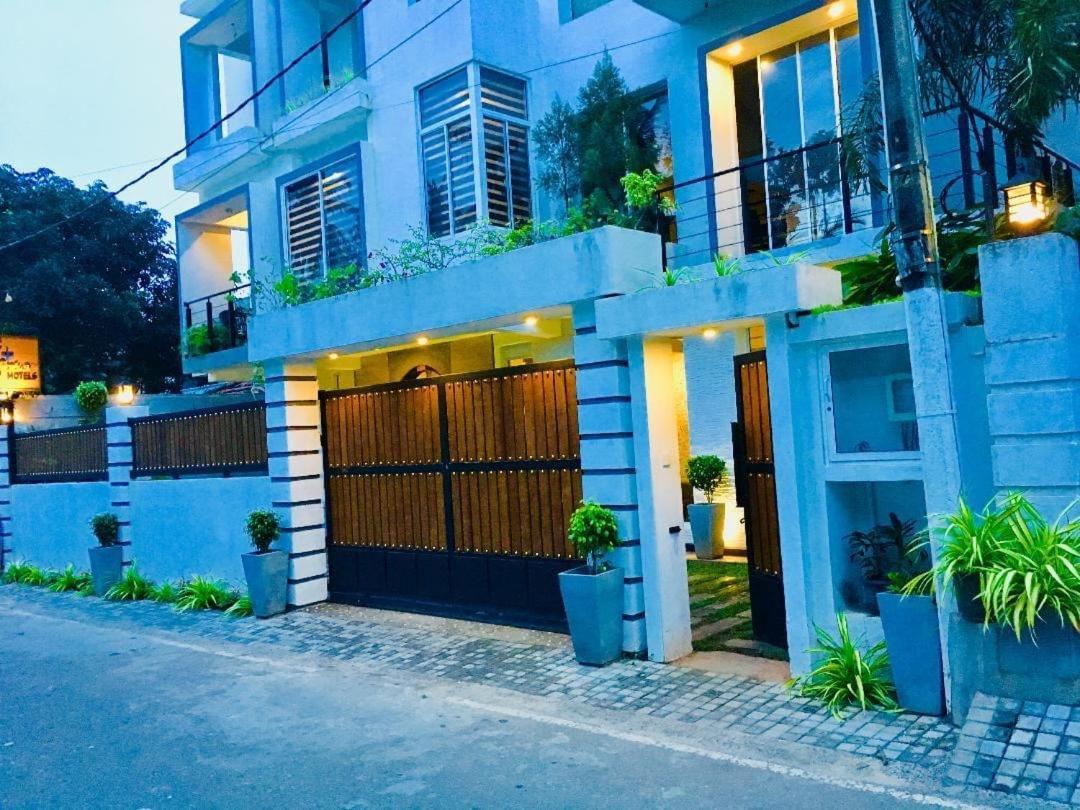 8 Plus Luxury Apartments Negombo Exteriör bild