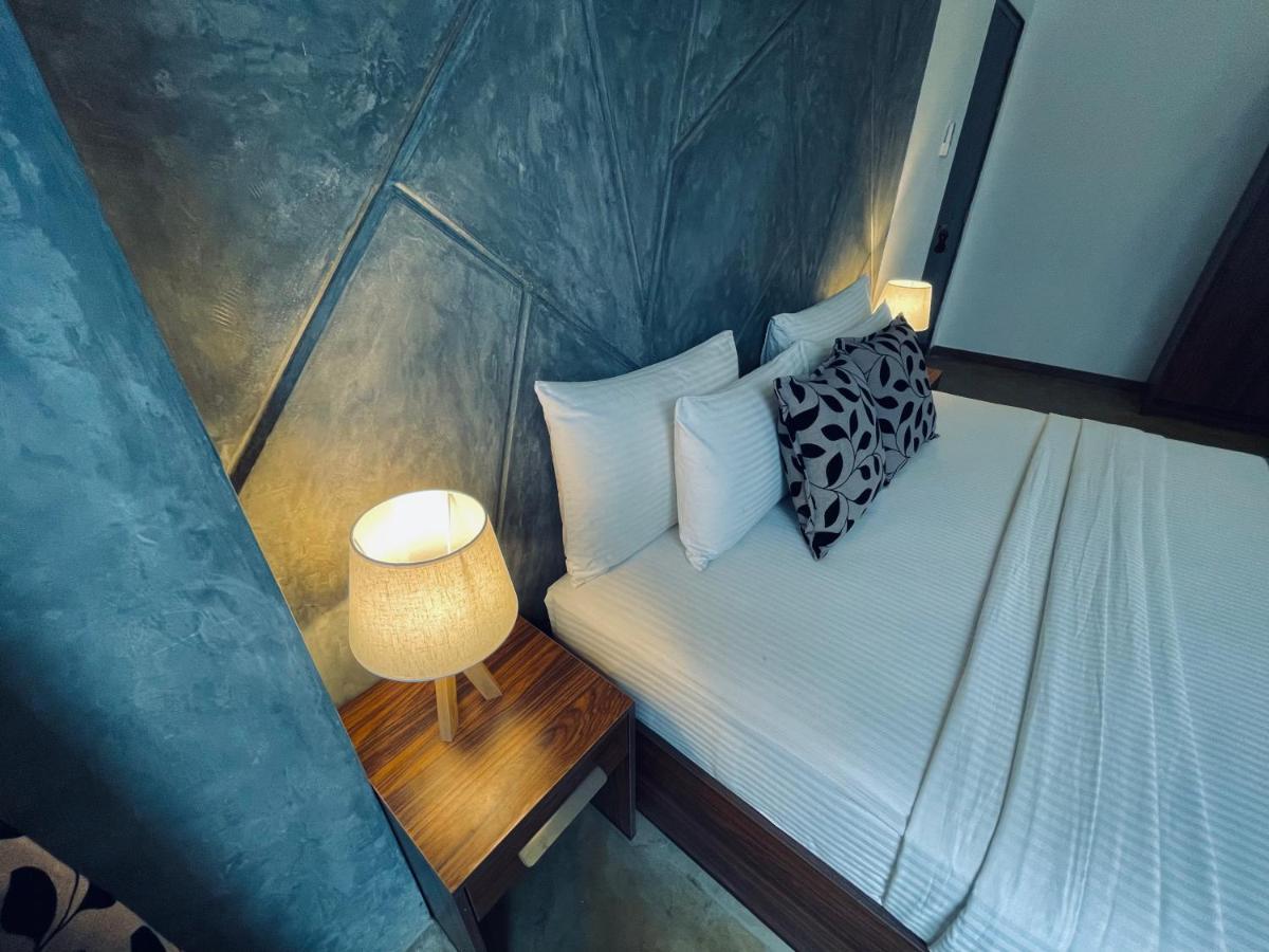 8 Plus Luxury Apartments Negombo Exteriör bild