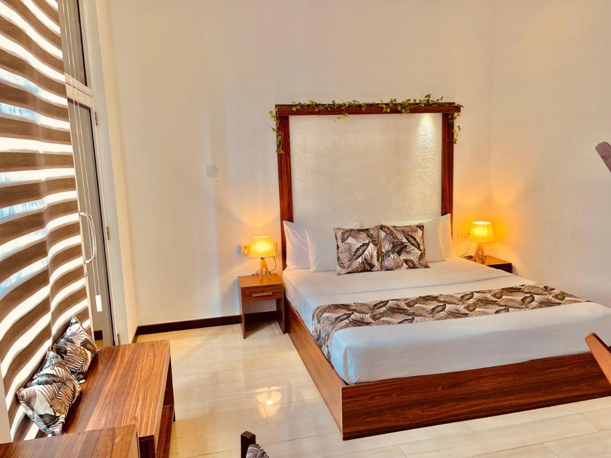 8 Plus Luxury Apartments Negombo Exteriör bild
