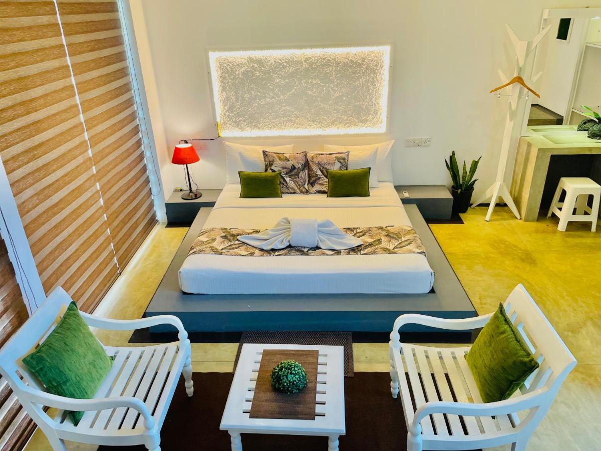 8 Plus Luxury Apartments Negombo Exteriör bild