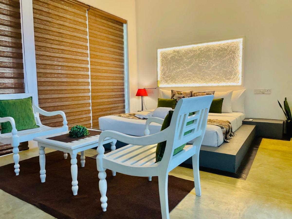 8 Plus Luxury Apartments Negombo Exteriör bild