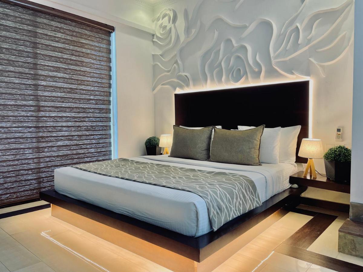 8 Plus Luxury Apartments Negombo Exteriör bild