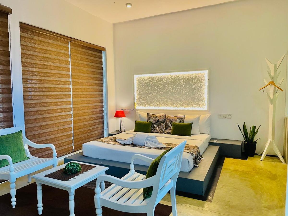 8 Plus Luxury Apartments Negombo Exteriör bild