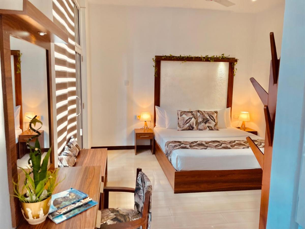 8 Plus Luxury Apartments Negombo Exteriör bild