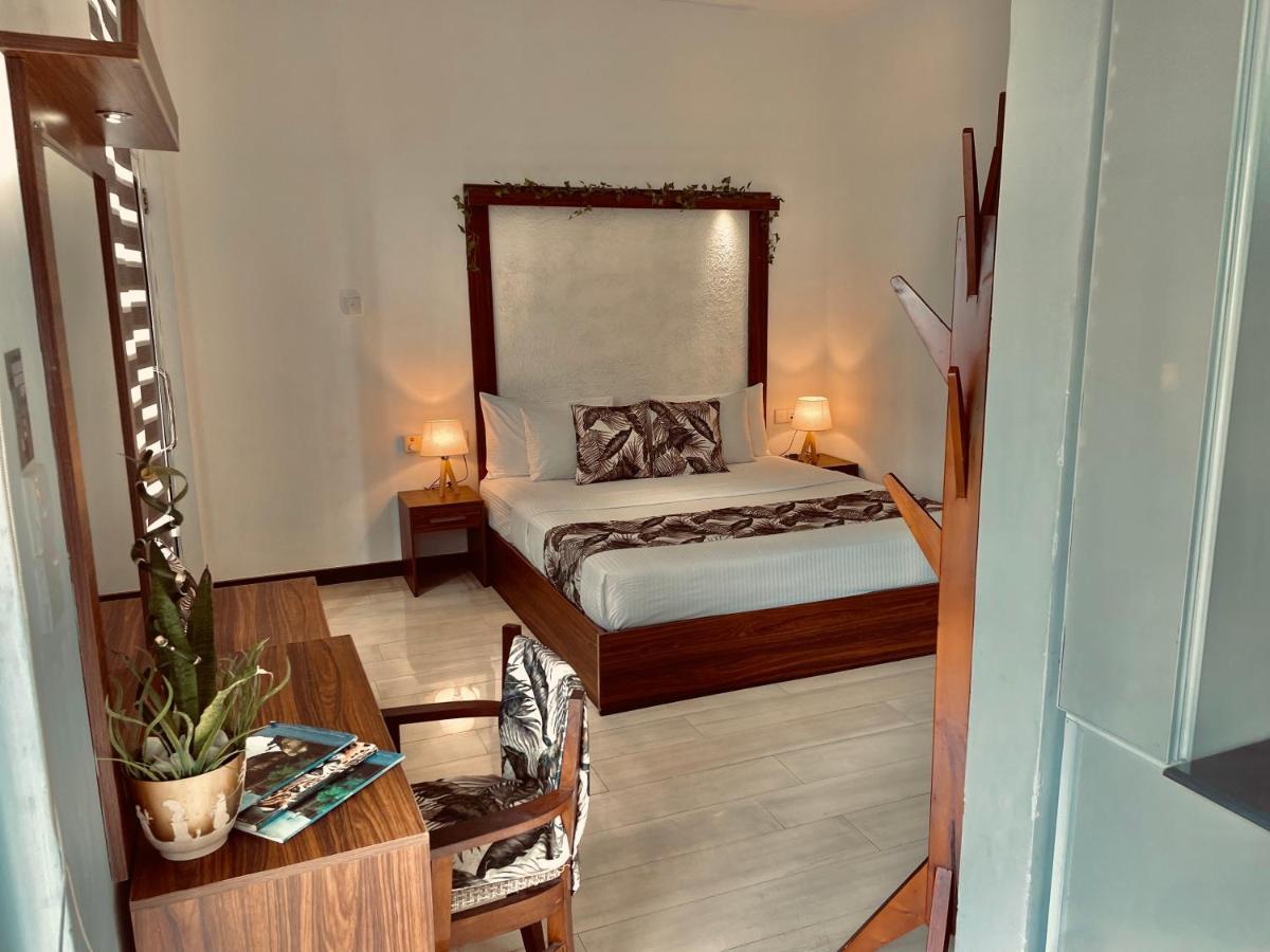 8 Plus Luxury Apartments Negombo Exteriör bild