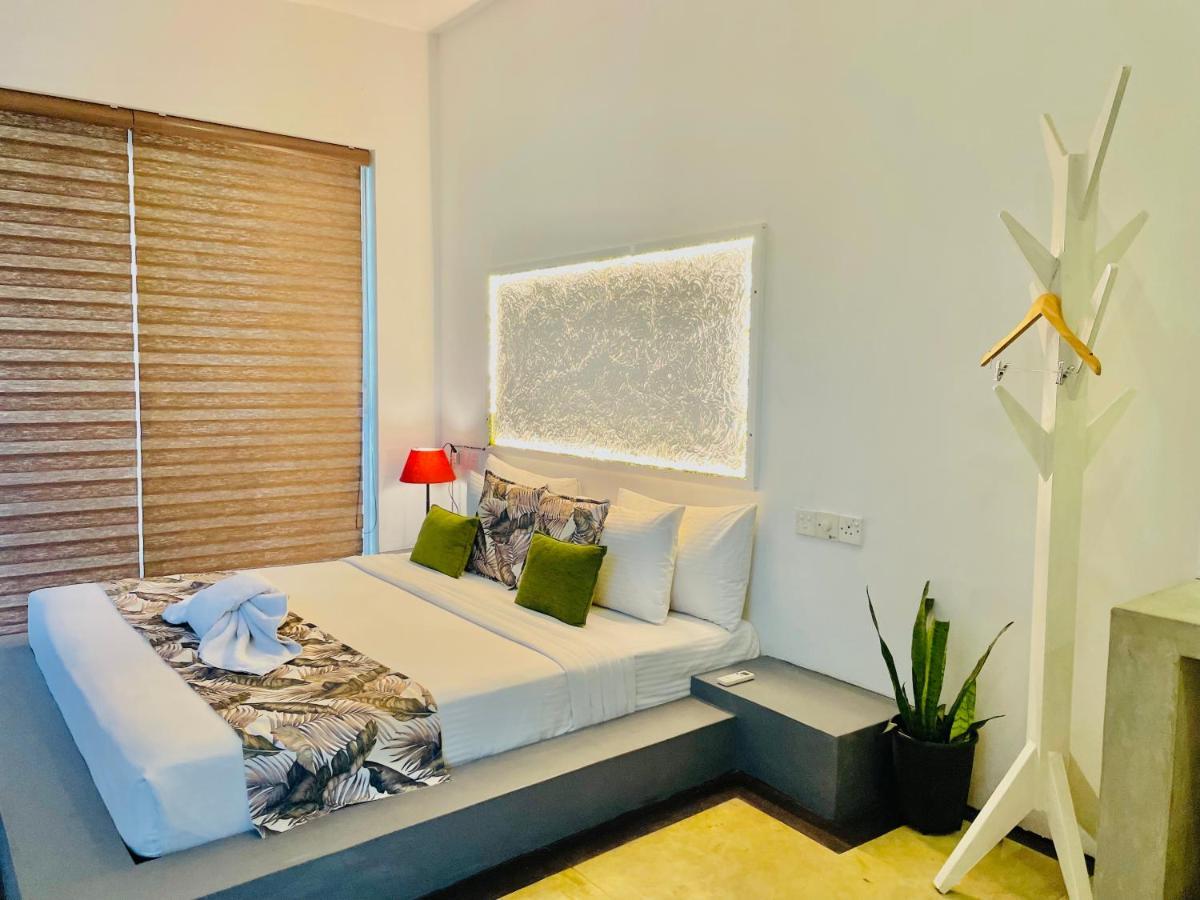 8 Plus Luxury Apartments Negombo Exteriör bild