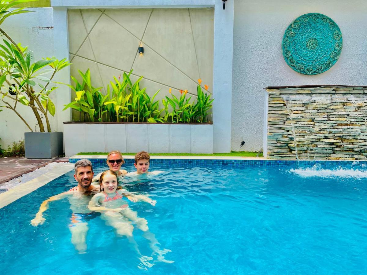 8 Plus Luxury Apartments Negombo Exteriör bild