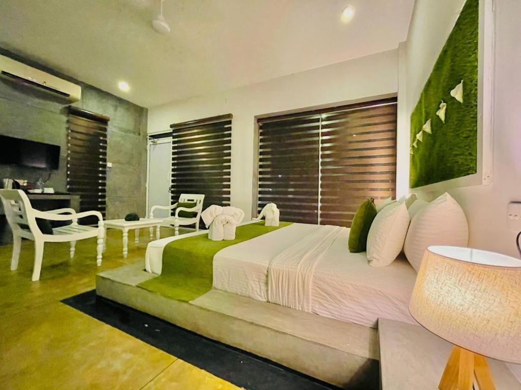 8 Plus Luxury Apartments Negombo Exteriör bild