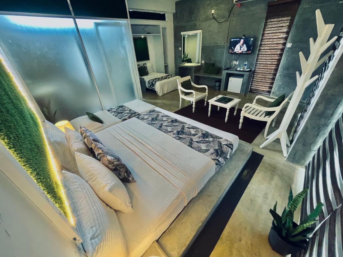 8 Plus Luxury Apartments Negombo Exteriör bild