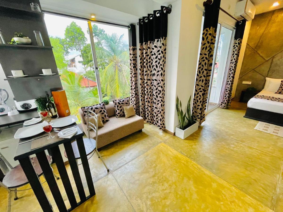 8 Plus Luxury Apartments Negombo Exteriör bild
