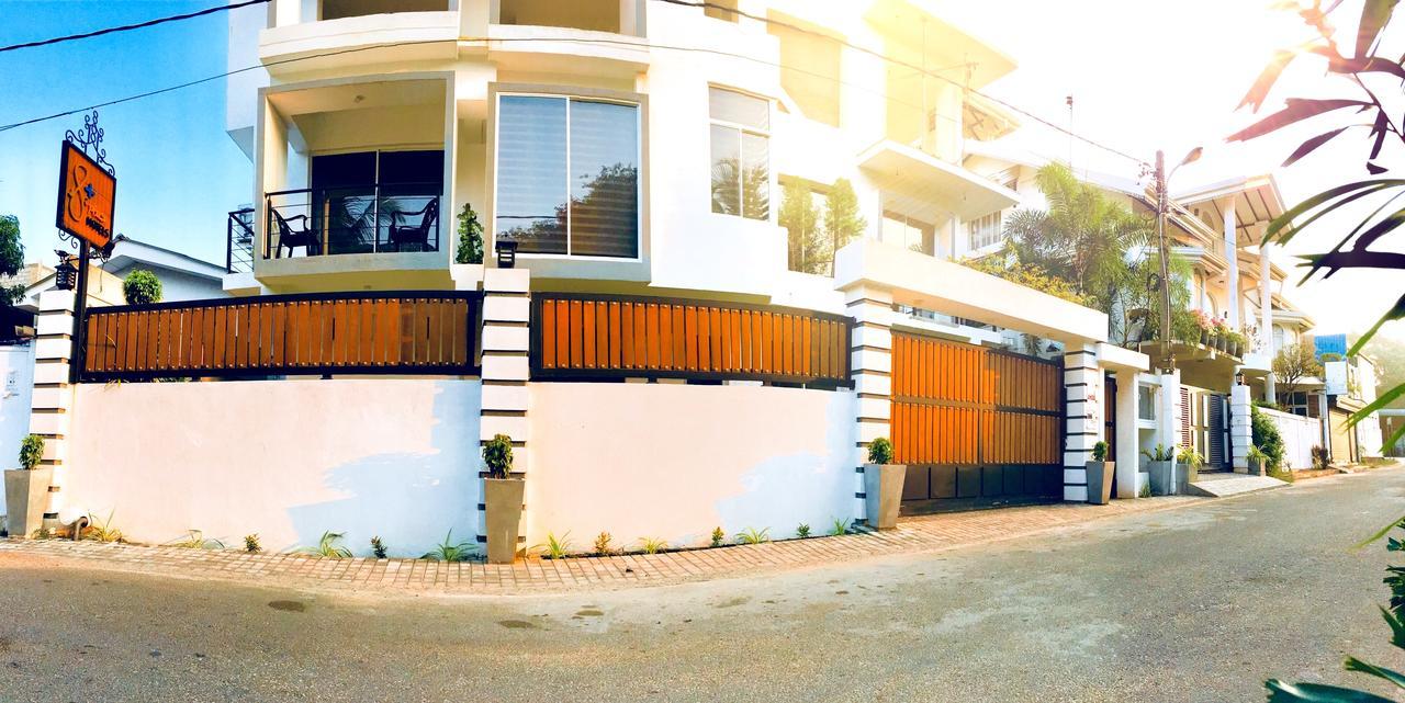 8 Plus Luxury Apartments Negombo Exteriör bild